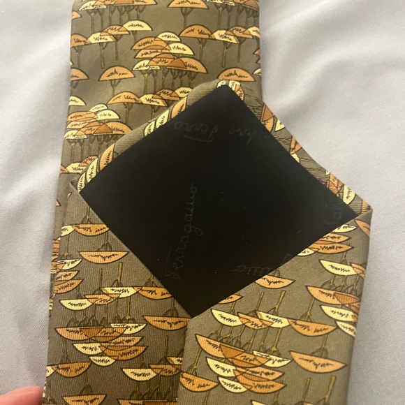 BNWT Salvatore Ferragamo Silk Tie - Picture 7 of 12